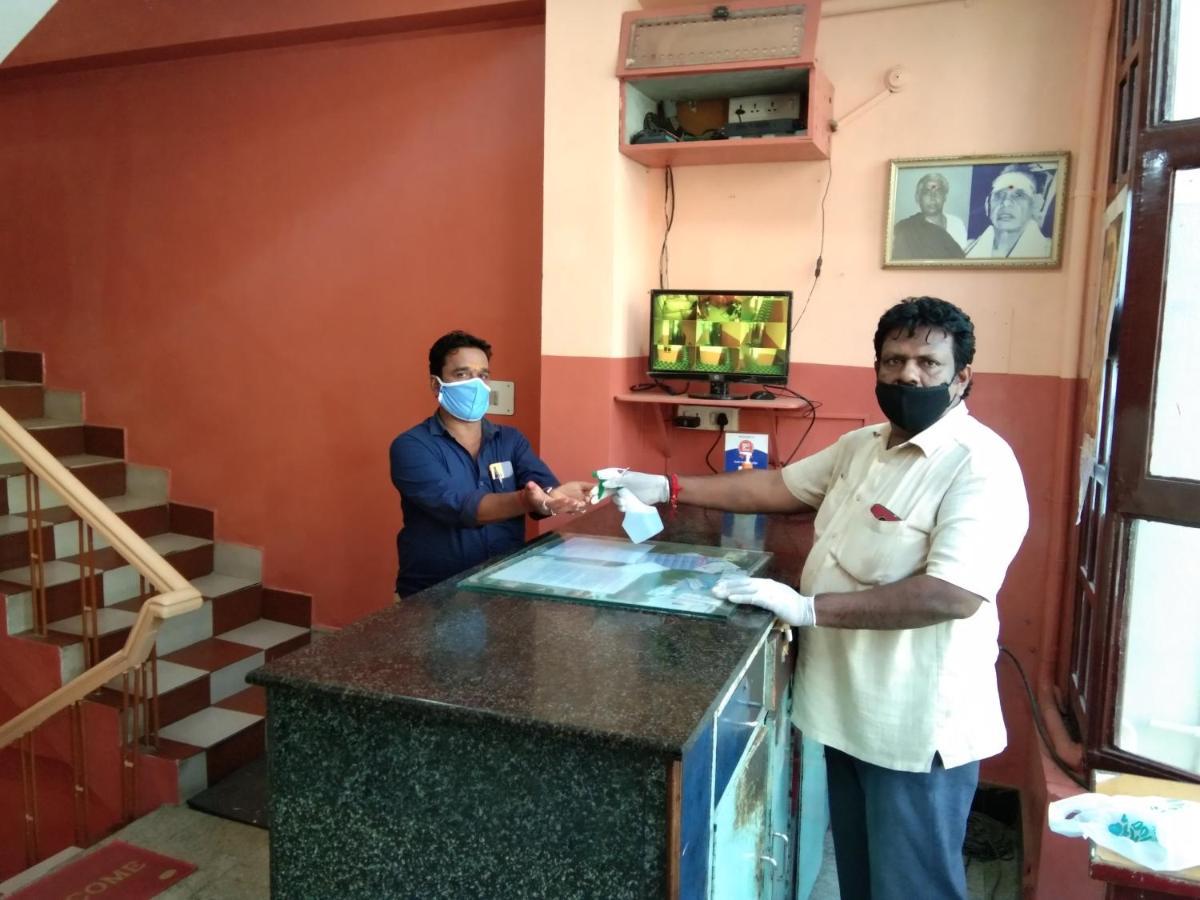 Hotel Sriram Lodge Tirupati Zewnętrze zdjęcie
